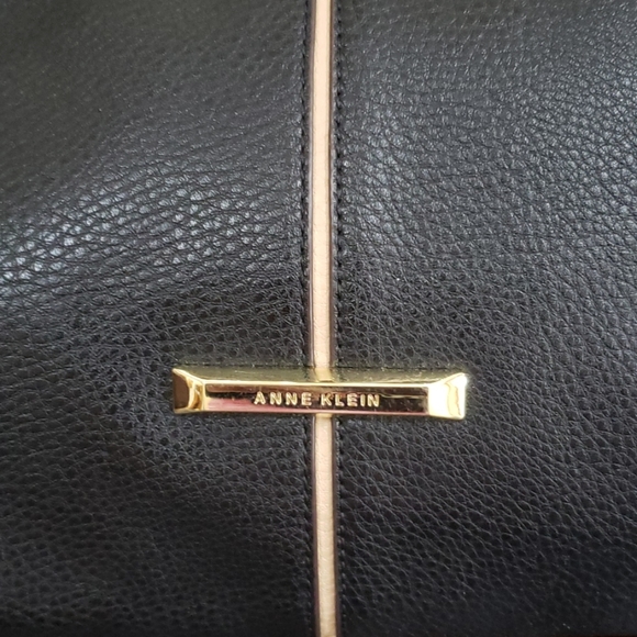 Anne Klein Black w/Gold trim Fashion Purse 👜 - Picture 2 of 4